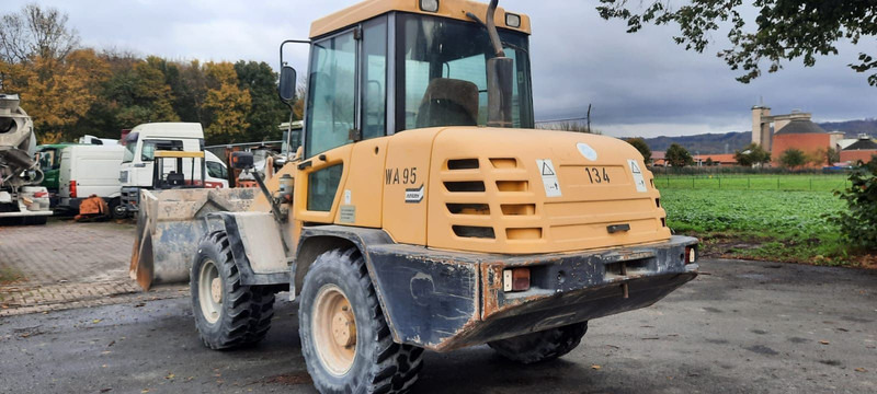 Komatsu WA95-3 - Натоварувач на тркала: слика 4 Komatsu WA95-3 - Натоварувач на тркала: слика 4