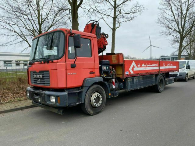 MAN ME18.284 mit Kran Not Aus Hiab 122B - Камион со платформа, Камион со кран: слика 1 MAN ME18.284 mit Kran Not Aus Hiab 122B - Камион со платформа, Камион со кран: слика 1