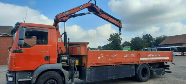 MAN TG-M18.280PS Hiab 111B-2 mit Funk - Камион со платформа, Камион со кран: слика 1 MAN TG-M18.280PS Hiab 111B-2 mit Funk - Камион со платформа, Камион со кран: слика 1