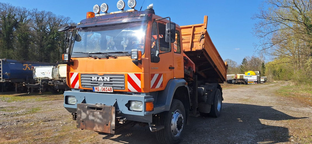 MAN TGM 18.240PS 4x4 3.S-Kipper mit Kran - Кипер, Камион со кран: слика 2 MAN TGM 18.240PS 4x4 3.S-Kipper mit Kran - Кипер, Камион со кран: слика 2