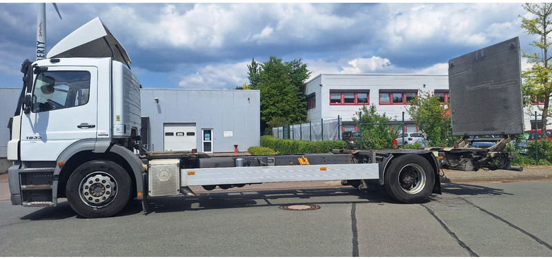 Mercedes-Benz 1833 2 Achser für BDF mit LBW - Камион со кабинска шасија: слика 4 Mercedes-Benz 1833 2 Achser für BDF mit LBW - Камион со кабинска шасија: слика 4