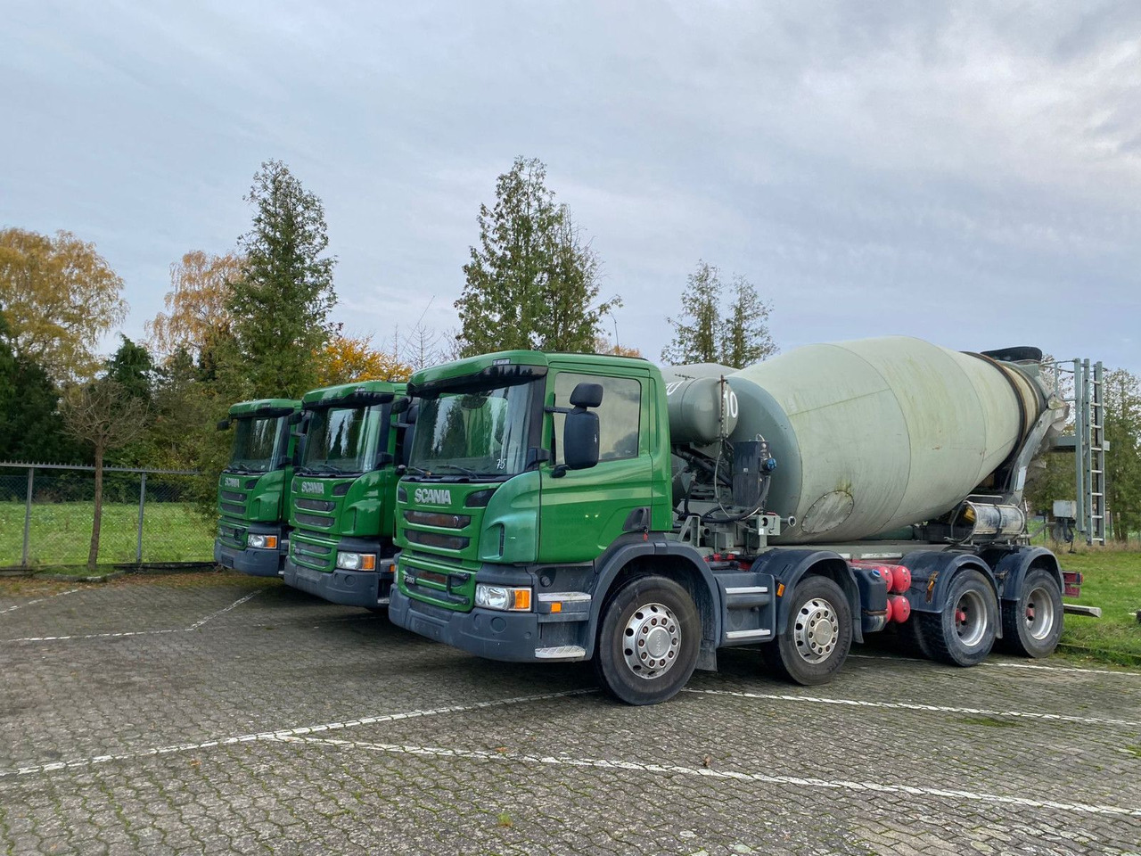 Scania 2x P360 Betonmischer 8x4 Blatt/Blatt E6 2 stück - Камион миксер за бетон: слика 4 Scania 2x P360 Betonmischer 8x4 Blatt/Blatt E6 2 stück - Камион миксер за бетон: слика 4