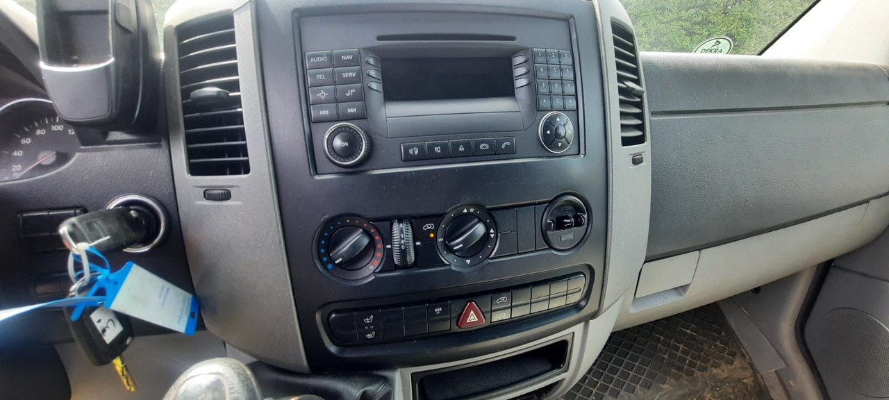 Volkswagen Crafter TDI Lang/Klima 3-Sitzer - Товарно комбе: слика 5 Volkswagen Crafter TDI Lang/Klima 3-Sitzer - Товарно комбе: слика 5