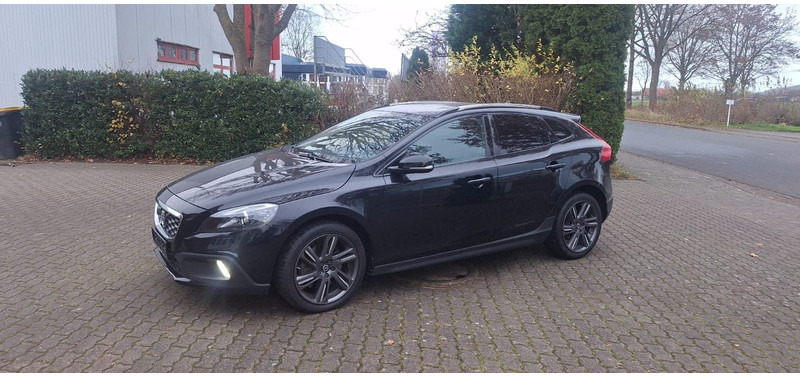Volvo V40 Cross Country You! - Автомобил: слика 2 Volvo V40 Cross Country You! - Автомобил: слика 2