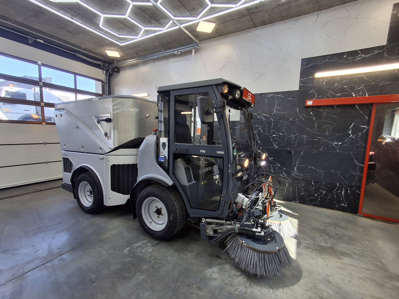 HAKO Citymaster 1600 Kehrmaschine Zamiatarka PM2.5 Euro 6 2019r - Возило за метење: слика 4 HAKO Citymaster 1600 Kehrmaschine Zamiatarka PM2.5 Euro 6 2019r - Возило за метење: слика 4