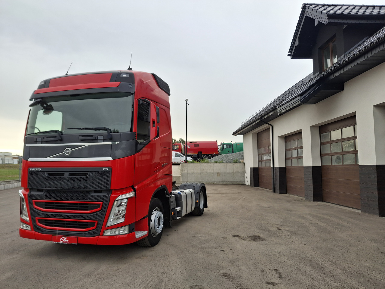 VOLVO FH 420 ADR Sattelzugmaschine Euro 6 Ciągnik Siodłowy Automat Światła LED - Камион влекач: слика 2 VOLVO FH 420 ADR Sattelzugmaschine Euro 6 Ciągnik Siodłowy Automat Światła LED - Камион влекач: слика 2