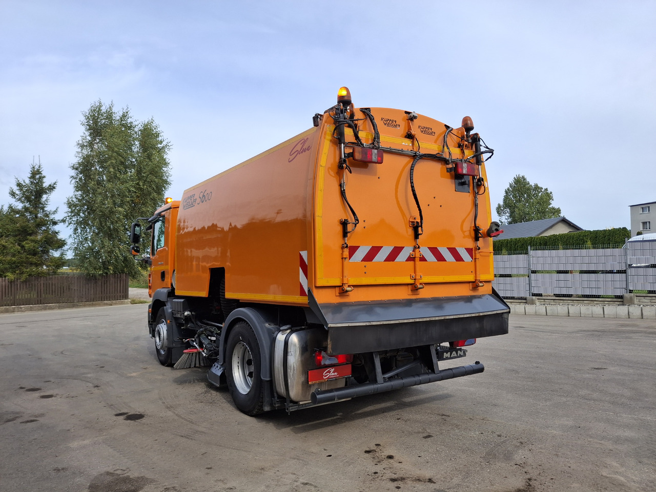 MAN TGM 18.250 Zamiatarka Kupper Weisser BROCK 2 Motoren Szczotki L/R PM10 Odchwaszczarka - Возило за метење: слика 4 MAN TGM 18.250 Zamiatarka Kupper Weisser BROCK 2 Motoren Szczotki L/R PM10 Odchwaszczarka - Возило за метење: слика 4
