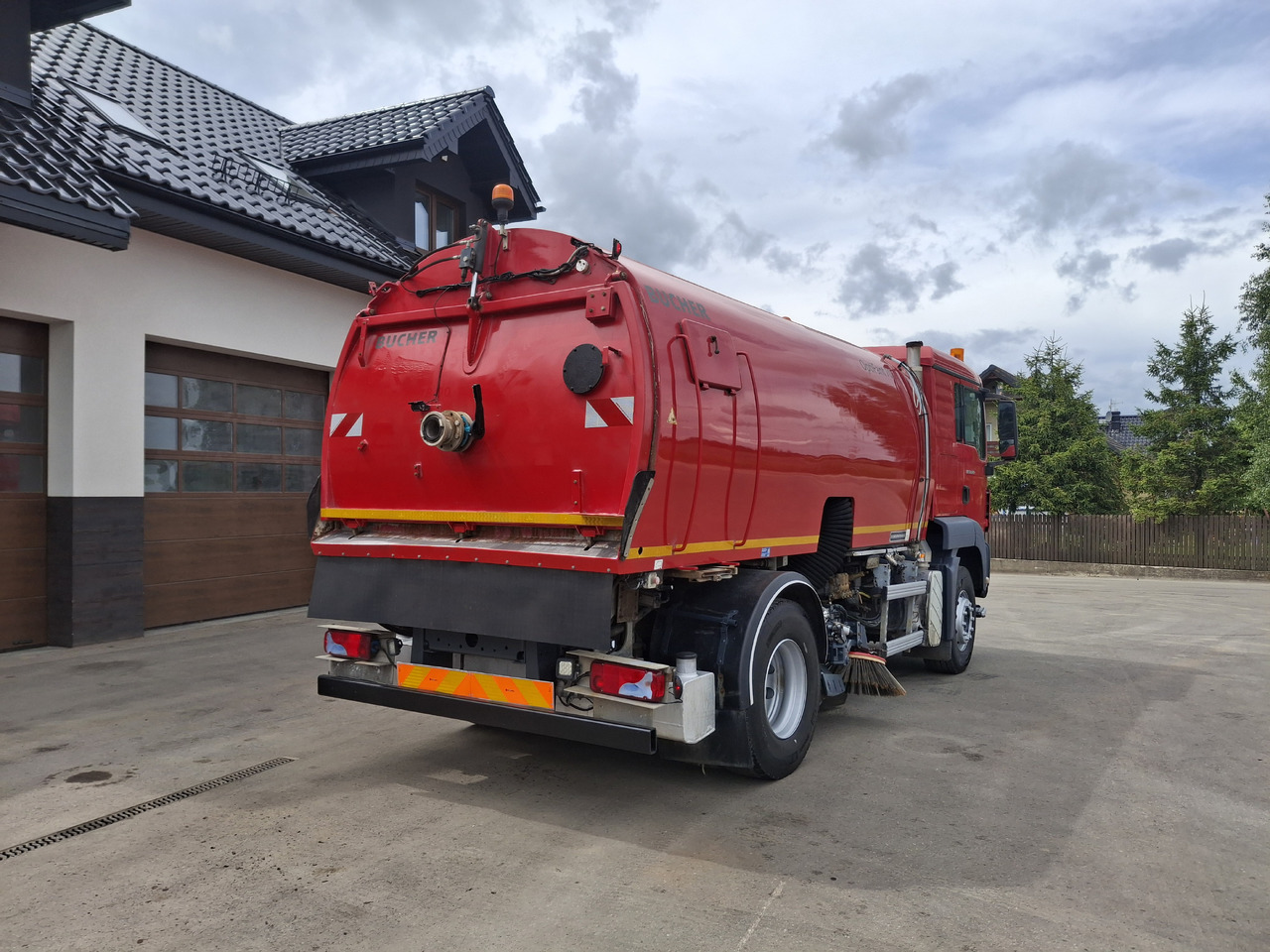 MAN TGS 18.320 Zamiatarka Kehrmaschine BUCHER 2 Motoren Karcher Szczotki L/R - Возило за метење: слика 5 MAN TGS 18.320 Zamiatarka Kehrmaschine BUCHER 2 Motoren Karcher Szczotki L/R - Возило за метење: слика 5
