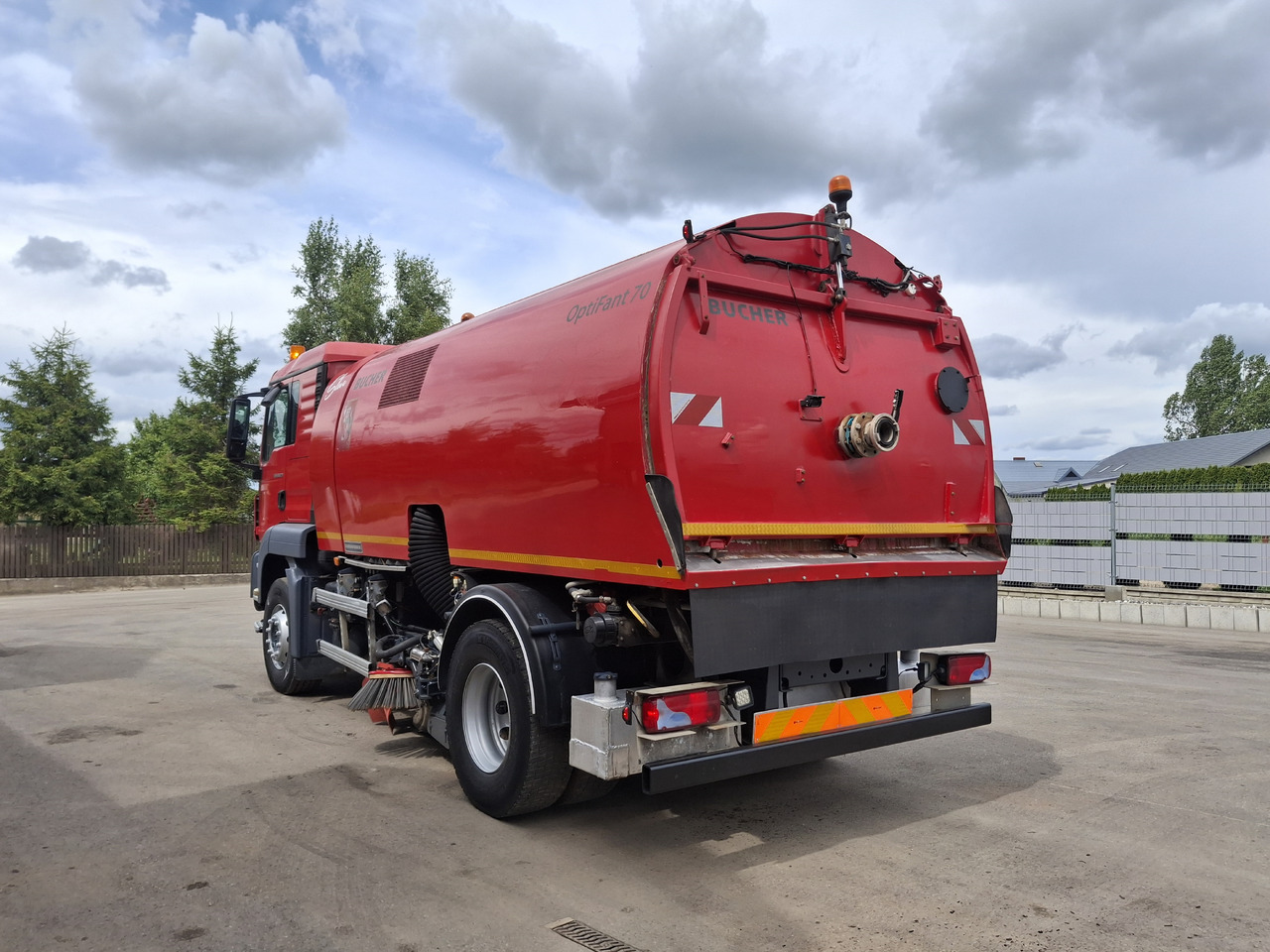 MAN TGS 18.320 Zamiatarka Kehrmaschine BUCHER 2 Motoren Karcher Szczotki L/R - Возило за метење: слика 4 MAN TGS 18.320 Zamiatarka Kehrmaschine BUCHER 2 Motoren Karcher Szczotki L/R - Возило за метење: слика 4