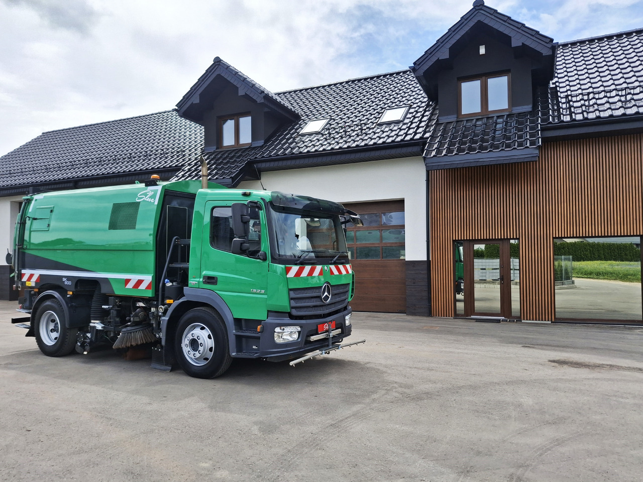 MERCEDES-BENZ Atego 1523 Zamiatarka Kehrmaschine Schmidt SK600 Karcher 2 Motoren Euro 6 PM10 Rura Do Liści - Возило за метење: слика 1 MERCEDES-BENZ Atego 1523 Zamiatarka Kehrmaschine Schmidt SK600 Karcher 2 Motoren Euro 6 PM10 Rura Do Liści - Возило за метење: слика 1
