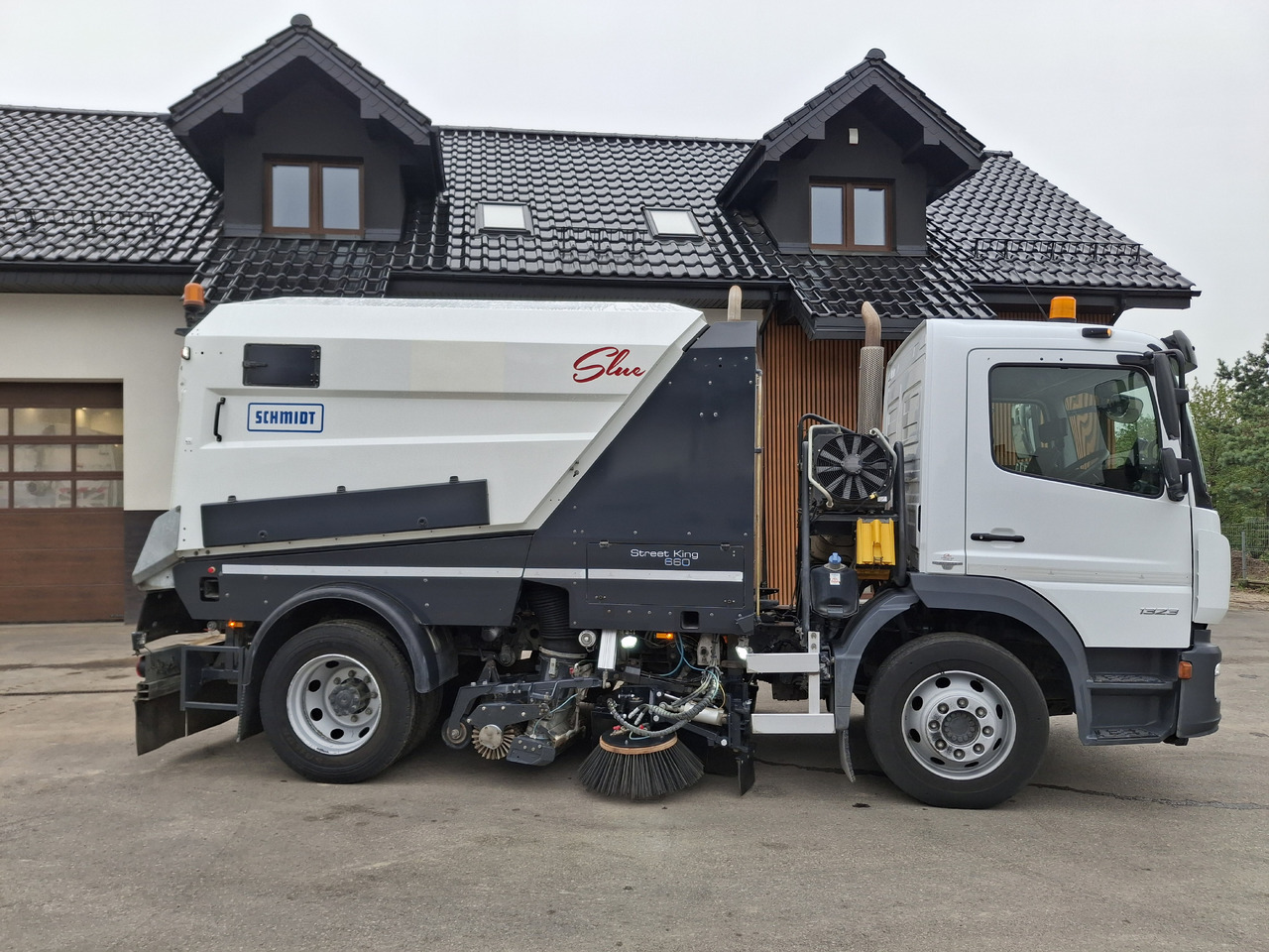 MERCEDES-BENZ Atego 1523 Zamiatarka Kehrmaschine Schmidt Street King 660 Euro 6 PM10 2 Motoren Szczotki L/R 2016r - Возило за метење: слика 5 MERCEDES-BENZ Atego 1523 Zamiatarka Kehrmaschine Schmidt Street King 660 Euro 6 PM10 2 Motoren Szczotki L/R 2016r - Возило за метење: слика 5
