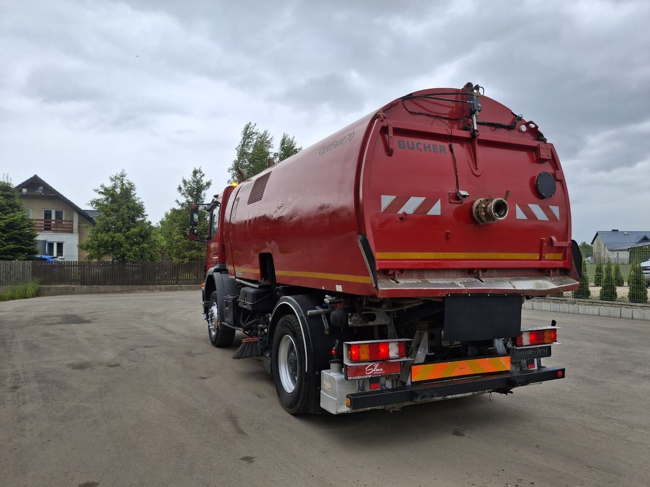 MERCEDES-BENZ Axor 1829 Zamiatarka Kehrmaschine BUCHER 2 Motoren Karcher PM10 Odchwaszczarka Sweeper - Возило за метење: слика 3 MERCEDES-BENZ Axor 1829 Zamiatarka Kehrmaschine BUCHER 2 Motoren Karcher PM10 Odchwaszczarka Sweeper - Возило за метење: слика 3