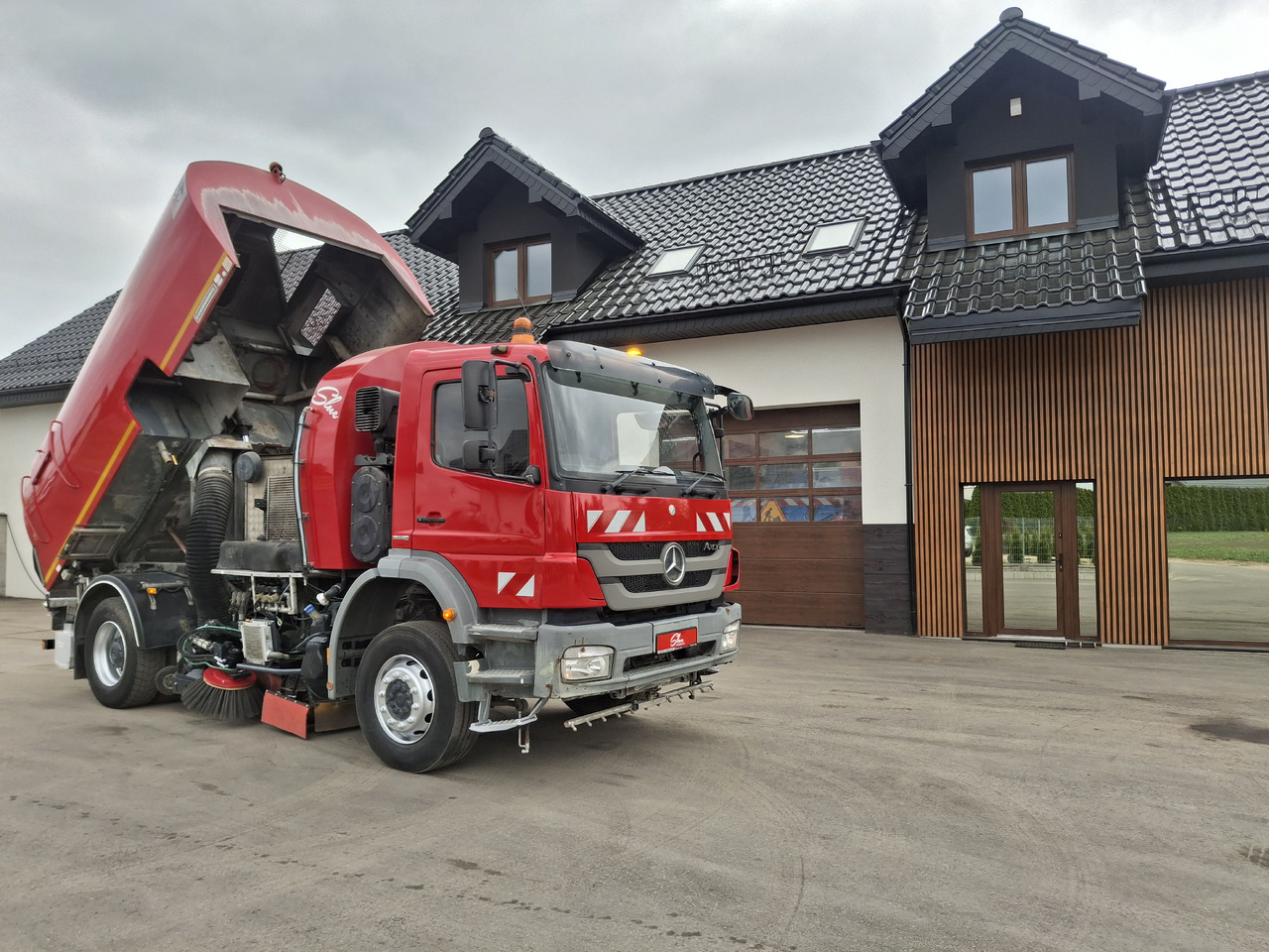 MERCEDES-BENZ Axor 1829 Zamiatarka Kehrmaschine BUCHER 2 Motoren Karcher PM10 Odchwaszczarka Sweeper - Возило за метење: слика 5 MERCEDES-BENZ Axor 1829 Zamiatarka Kehrmaschine BUCHER 2 Motoren Karcher PM10 Odchwaszczarka Sweeper - Возило за метење: слика 5