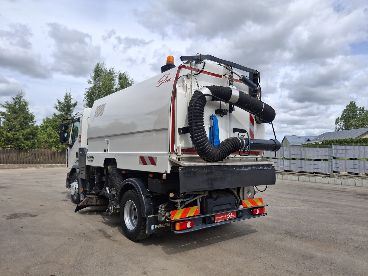 RENAULT D16 Zamiatarka Kehrmaschine FAUN Euro 6 PM10 Szczotki L/R Karcher Rura Do Liści 2 Motoren - Возило за метење: слика 3 RENAULT D16 Zamiatarka Kehrmaschine FAUN Euro 6 PM10 Szczotki L/R Karcher Rura Do Liści 2 Motoren - Возило за метење: слика 3