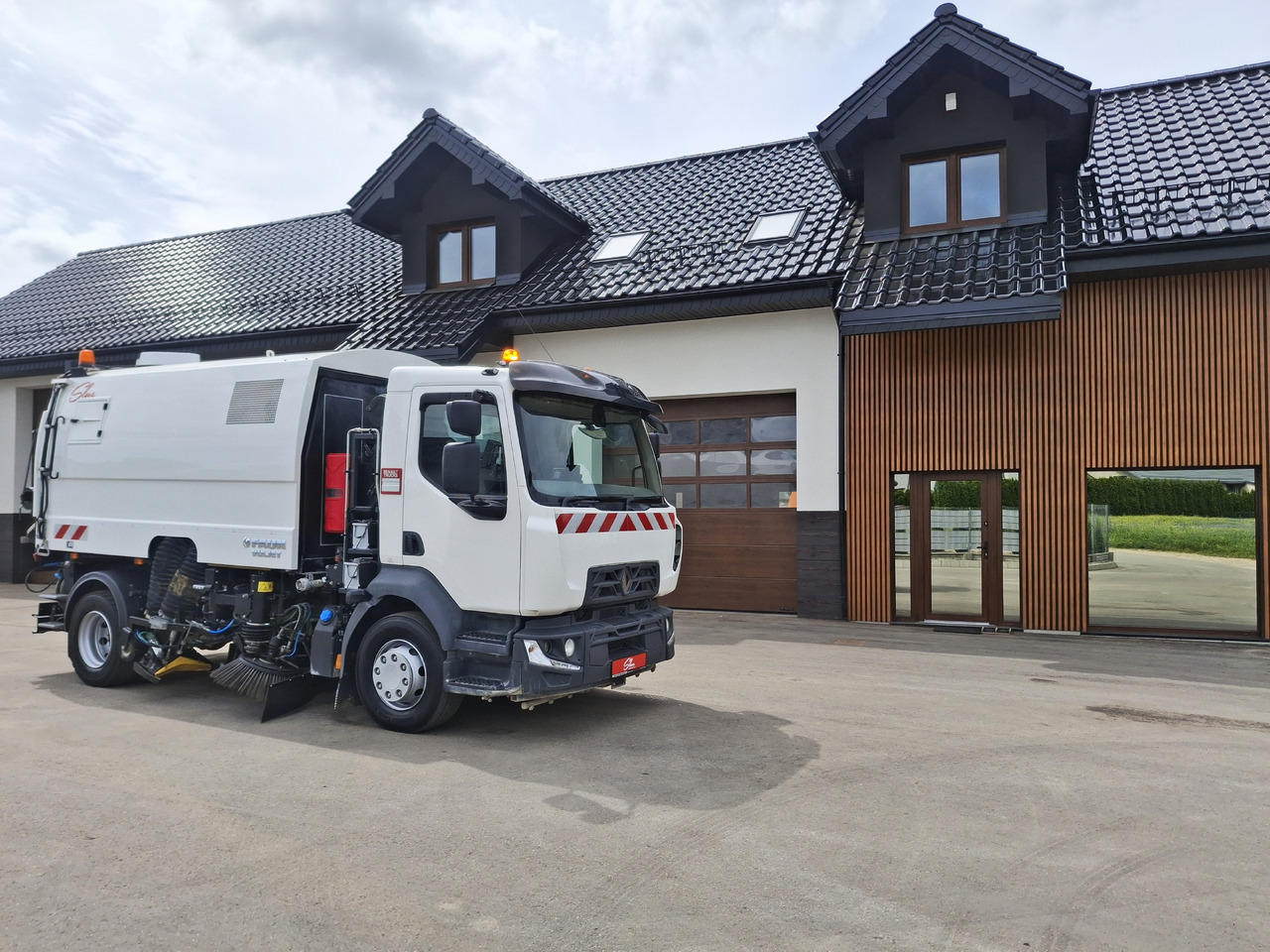 RENAULT D16 Zamiatarka Kehrmaschine FAUN Euro 6 PM10 Szczotki L/R Karcher Rura Do Liści 2 Motoren - Возило за метење: слика 1 RENAULT D16 Zamiatarka Kehrmaschine FAUN Euro 6 PM10 Szczotki L/R Karcher Rura Do Liści 2 Motoren - Возило за метење: слика 1