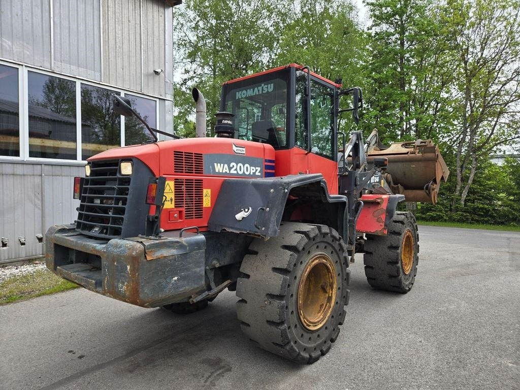 Komatsu WA200PZ-6 - Натоварувач на тркала: слика 3 Komatsu WA200PZ-6 - Натоварувач на тркала: слика 3