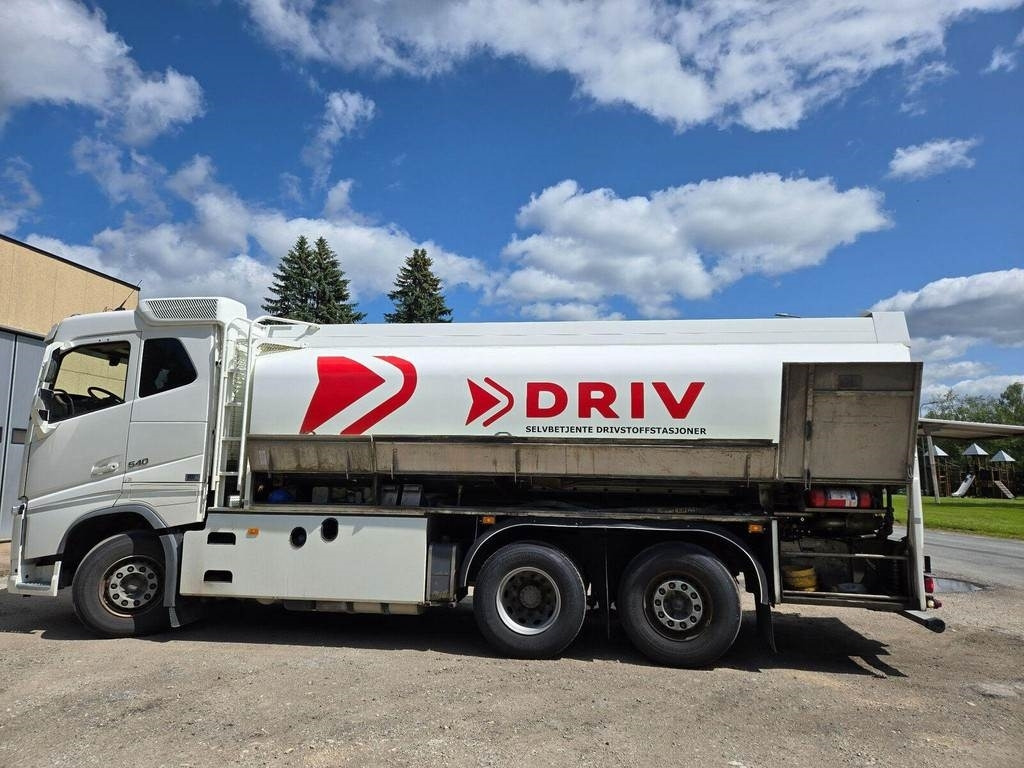 Камион цистерна Volvo FH540 6x2 ADR: слика 17