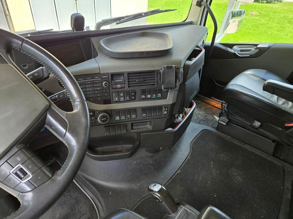 Камион цистерна Volvo FH540 6x2 ADR: слика 10