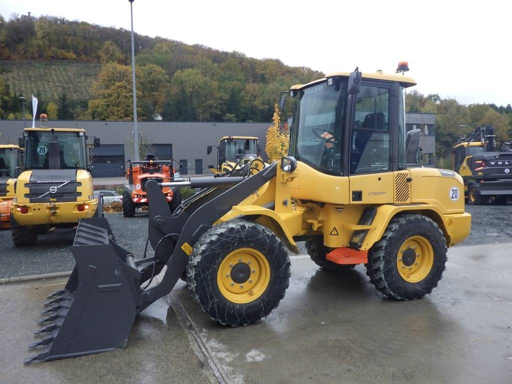 Volvo L 30 G  - Натоварувач на тркала: слика 1 Volvo L 30 G  - Натоварувач на тркала: слика 1