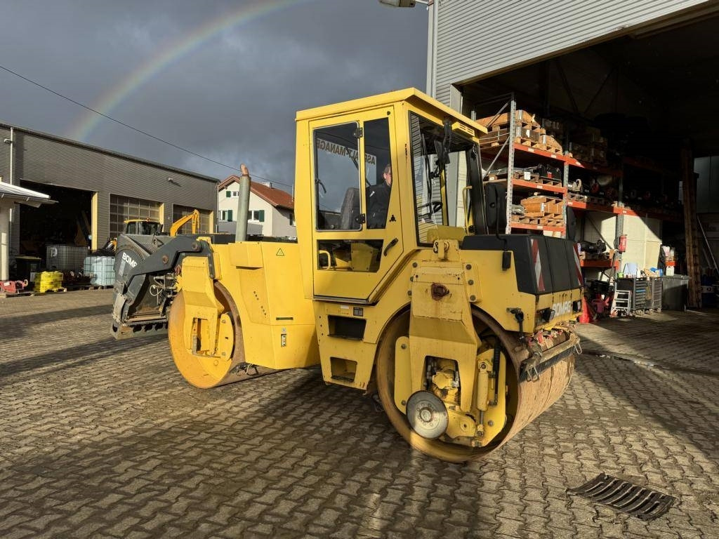 Bomag BW 144 AD-2 mit Splittstreuer BS180 - Ваљак за пат: слика 3 Bomag BW 144 AD-2 mit Splittstreuer BS180 - Ваљак за пат: слика 3