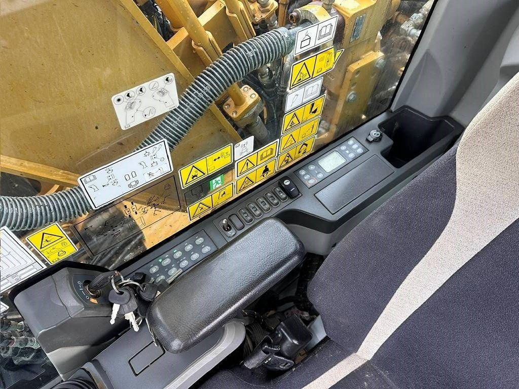 Багер гасеничар CAT 323 F L ( Vorgerüstet auf Trimble GCS900 3D ): слика 9