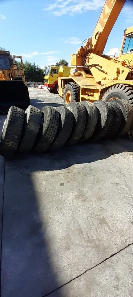 Bridgestone 13R22.5 - Гума за Градежна машина: слика 2 Bridgestone 13R22.5 - Гума за Градежна машина: слика 2