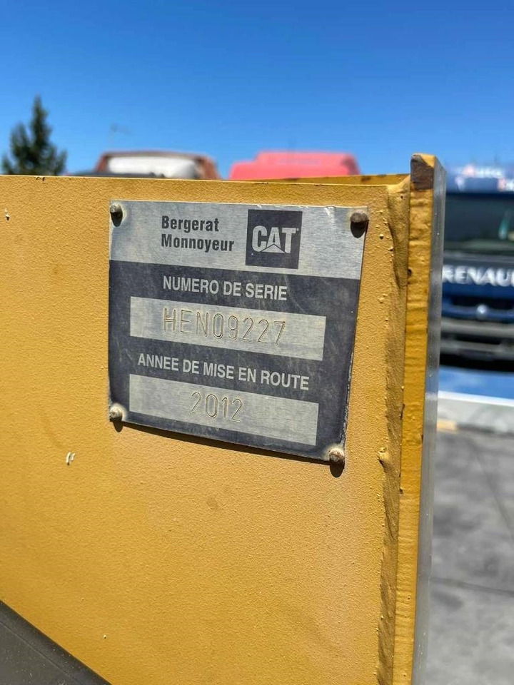 CAT 236 B - Компактен натоварувач: слика 2 CAT 236 B - Компактен натоварувач: слика 2
