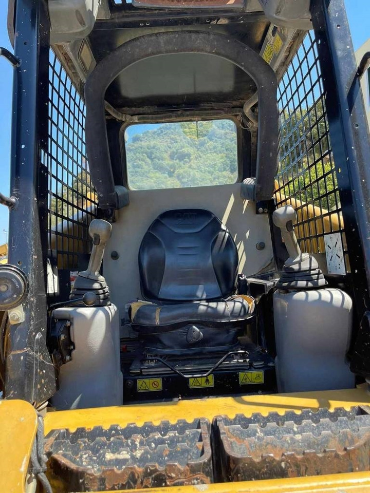 CAT 236 B - Компактен натоварувач: слика 5 CAT 236 B - Компактен натоварувач: слика 5