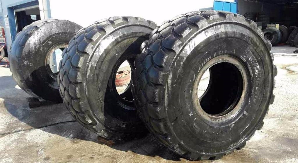 Michelin 29,5R25 X-SUPER TERRAIN /AD - Гума: слика 1 Michelin 29,5R25 X-SUPER TERRAIN /AD - Гума: слика 1