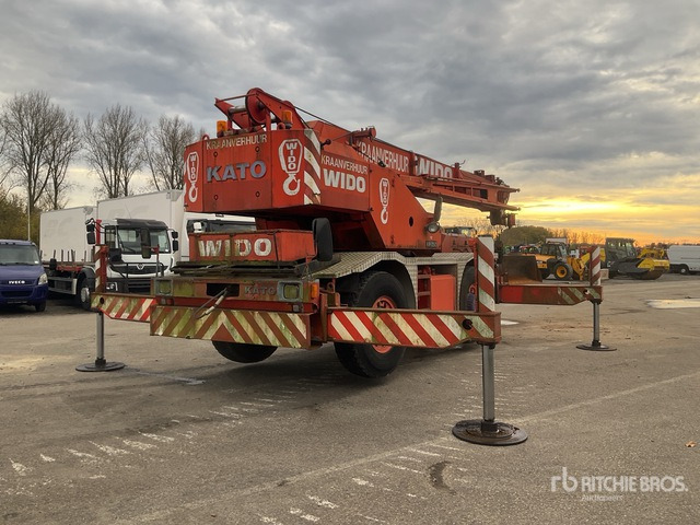 1990 Kato KR-250 25 ton 4x4x4 Rough Terrain Crane - Кран за секакви терени: слика 4 1990 Kato KR-250 25 ton 4x4x4 Rough Terrain Crane - Кран за секакви терени: слика 4