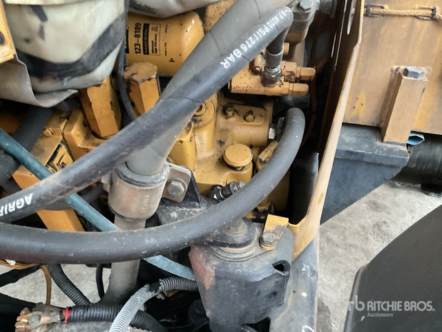 1998 Cat TH62 Telehandler - Телескопски ракувач: слика 5 1998 Cat TH62 Telehandler - Телескопски ракувач: слика 5