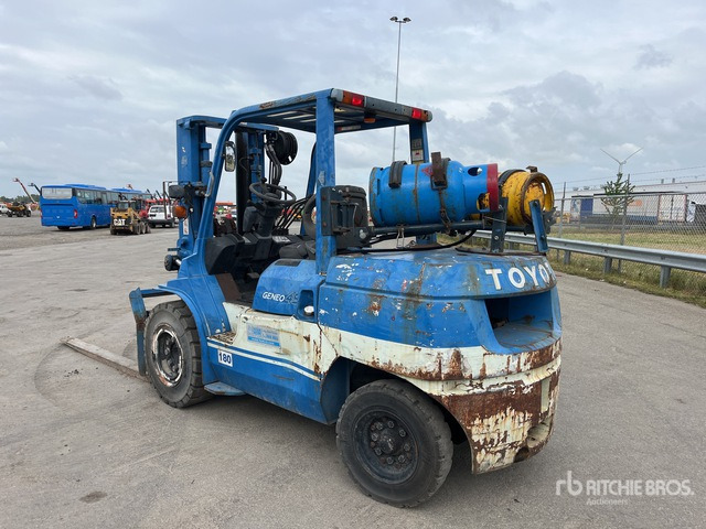 2008 Toyota 02-7FGA45 Forklift - Вилушкар: слика 4 2008 Toyota 02-7FGA45 Forklift - Вилушкар: слика 4