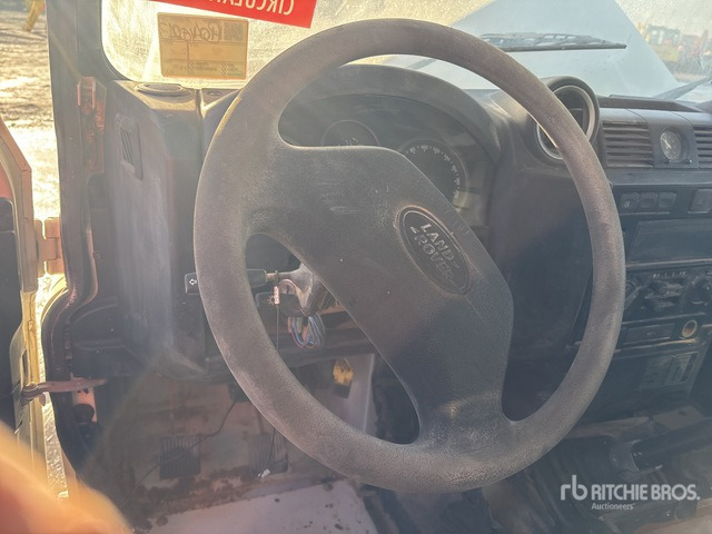 2010 Land Rover Defender (Inoperable) SUV - SUV: слика 5 2010 Land Rover Defender (Inoperable) SUV - SUV: слика 5