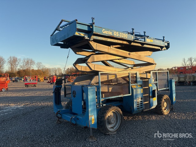 2013 Genie GS-3390 4x4 Diesel Scissor Lift - Кревач ножица: слика 3 2013 Genie GS-3390 4x4 Diesel Scissor Lift - Кревач ножица: слика 3