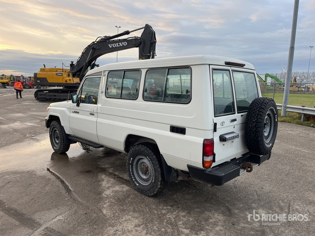 2018 Toyota Land Cruiser 4WD SUV - SUV: слика 2 2018 Toyota Land Cruiser 4WD SUV - SUV: слика 2