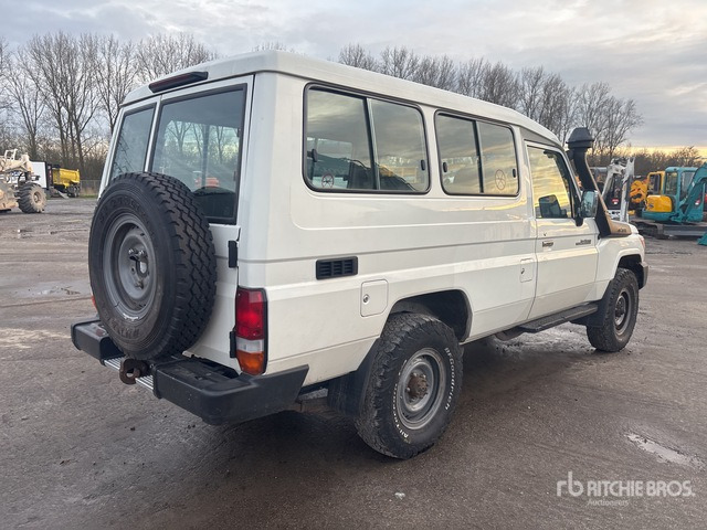 2018 Toyota Land Cruiser SUV - SUV: слика 3 2018 Toyota Land Cruiser SUV - SUV: слика 3