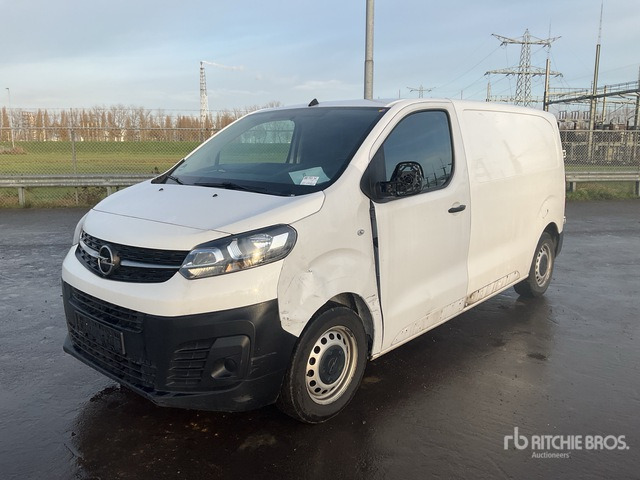 2022 Opel Vivaro Passenger Van - Минибус, Патничко комбе: слика 2 2022 Opel Vivaro Passenger Van - Минибус, Патничко комбе: слика 2