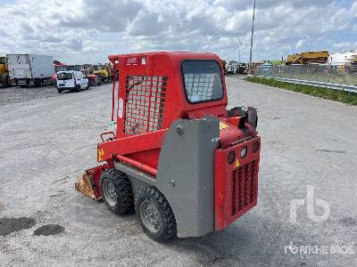 GEHL 1640 - Компактен натоварувач: слика 2 GEHL 1640 - Компактен натоварувач: слика 2