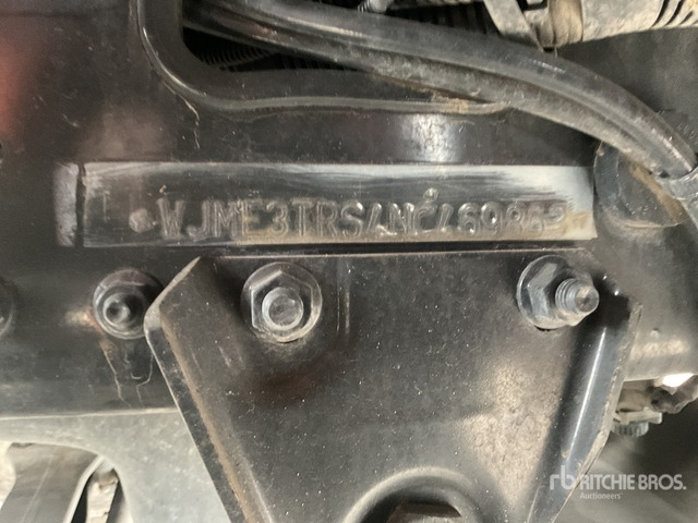 Iveco Trakker 380 T/A Sleeper Truck Tractor - Камион со кабинска шасија, Транспортер на контејнер/ Приколка со променливо тело: слика 3 Iveco Trakker 380 T/A Sleeper Truck Tractor - Камион со кабинска шасија, Транспортер на контејнер/ Приколка со променливо тело: слика 3