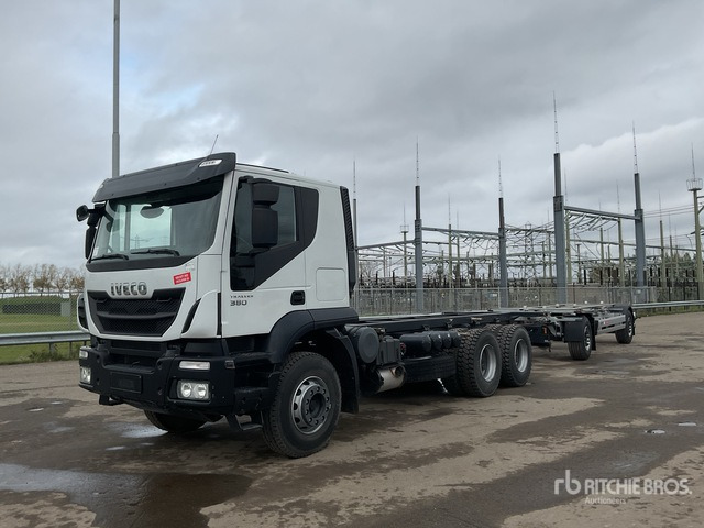 Iveco Trakker 380 T/A Sleeper Truck Tractor - Камион со кабинска шасија, Транспортер на контејнер/ Приколка со променливо тело: слика 5 Iveco Trakker 380 T/A Sleeper Truck Tractor - Камион со кабинска шасија, Транспортер на контејнер/ Приколка со променливо тело: слика 5