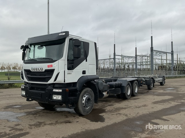Iveco Trakker 380 T/A Sleeper Truck Tractor - Транспортер на контејнер/ Камион со променливо тело: слика 2 Iveco Trakker 380 T/A Sleeper Truck Tractor - Транспортер на контејнер/ Камион со променливо тело: слика 2