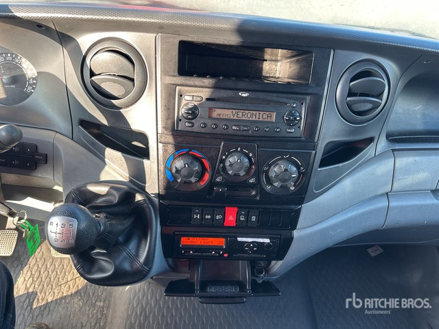 2010 Iveco 35C18 2WD Tractor - Камион влекач: слика 4 2010 Iveco 35C18 2WD Tractor - Камион влекач: слика 4