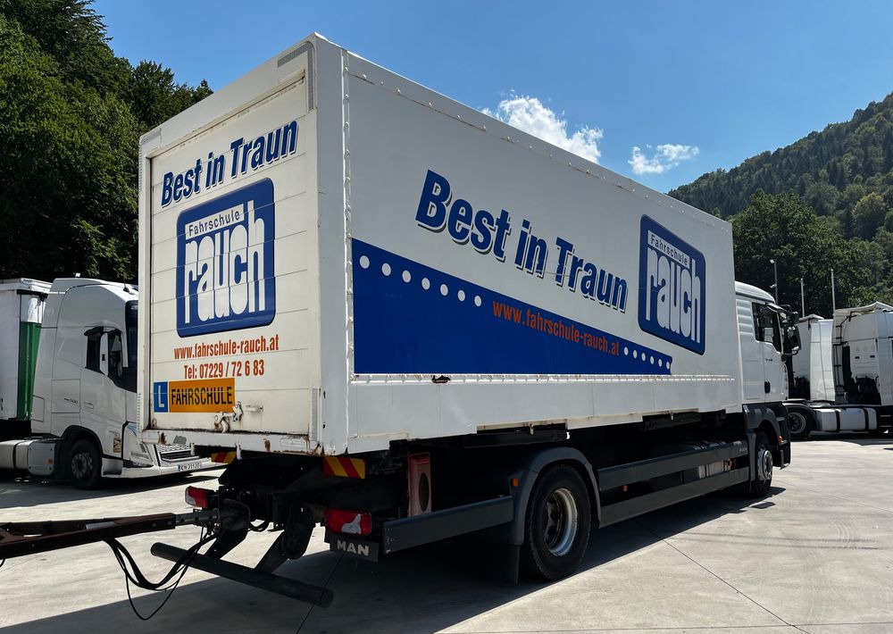 MAN TGA 18.350 6x2 D20 // BDF // Niski Przebieg // + Przyczepa Schmitz BDF // - Камион со кабинска шасија: слика 5 MAN TGA 18.350 6x2 D20 // BDF // Niski Przebieg // + Przyczepa Schmitz BDF // - Камион со кабинска шасија: слика 5