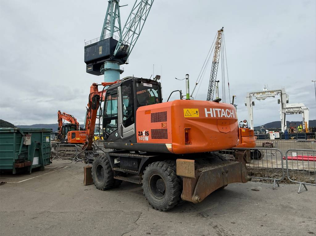 Багер на тркала Hitachi ZX 140 W-3: слика 7