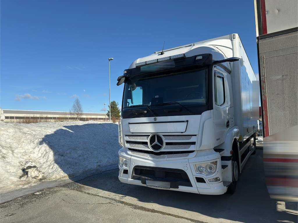 Mercedes-Benz Actros 1833 - Камион сандучар: слика 2 Mercedes-Benz Actros 1833 - Камион сандучар: слика 2