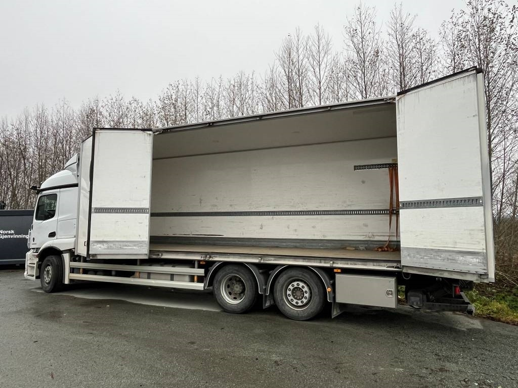 Камион сандучар Mercedes-Benz Actros 2546 6x2: слика 10 Камион сандучар Mercedes-Benz Actros 2546 6x2: слика 10