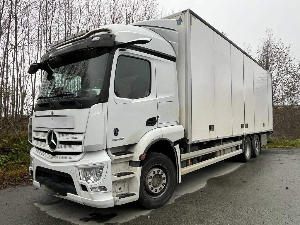 Mercedes-Benz Actros 2546 6x2 - Камион сандучар: слика 1 Mercedes-Benz Actros 2546 6x2 - Камион сандучар: слика 1