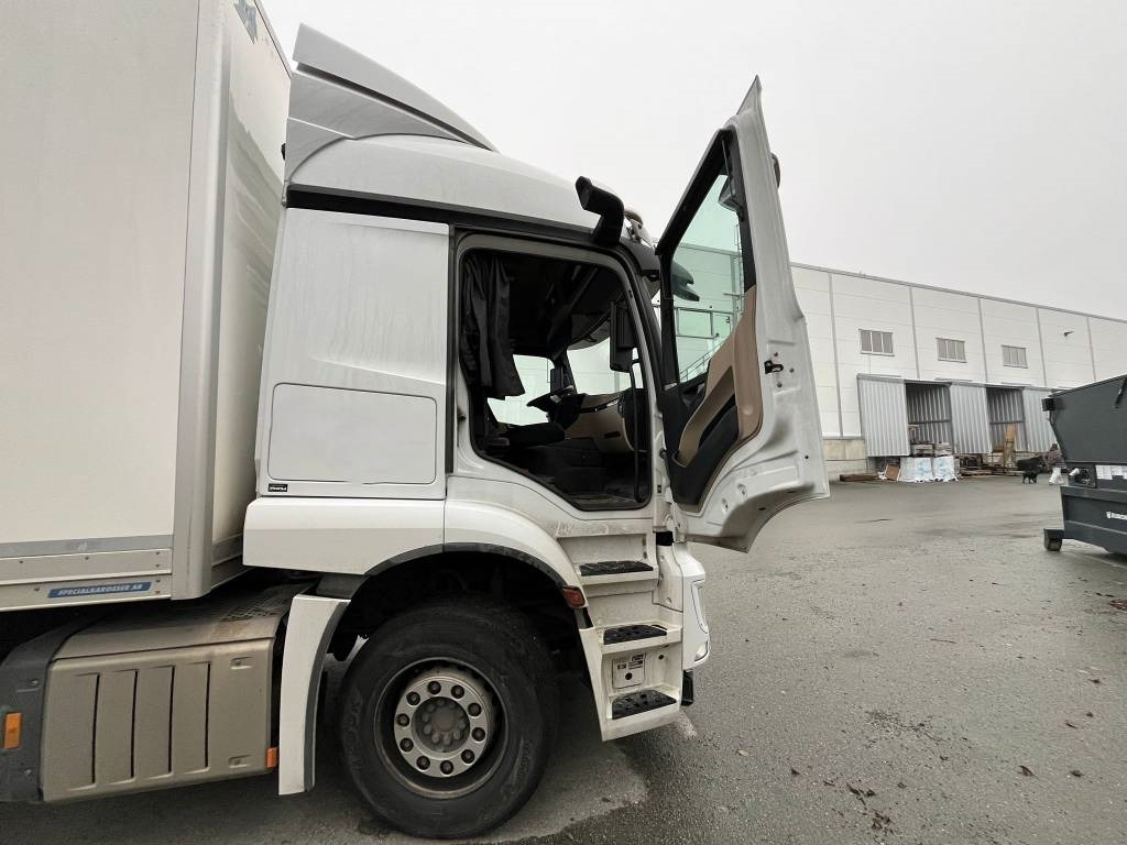 Камион сандучар Mercedes-Benz Actros 2546 6x2: слика 8 Камион сандучар Mercedes-Benz Actros 2546 6x2: слика 8