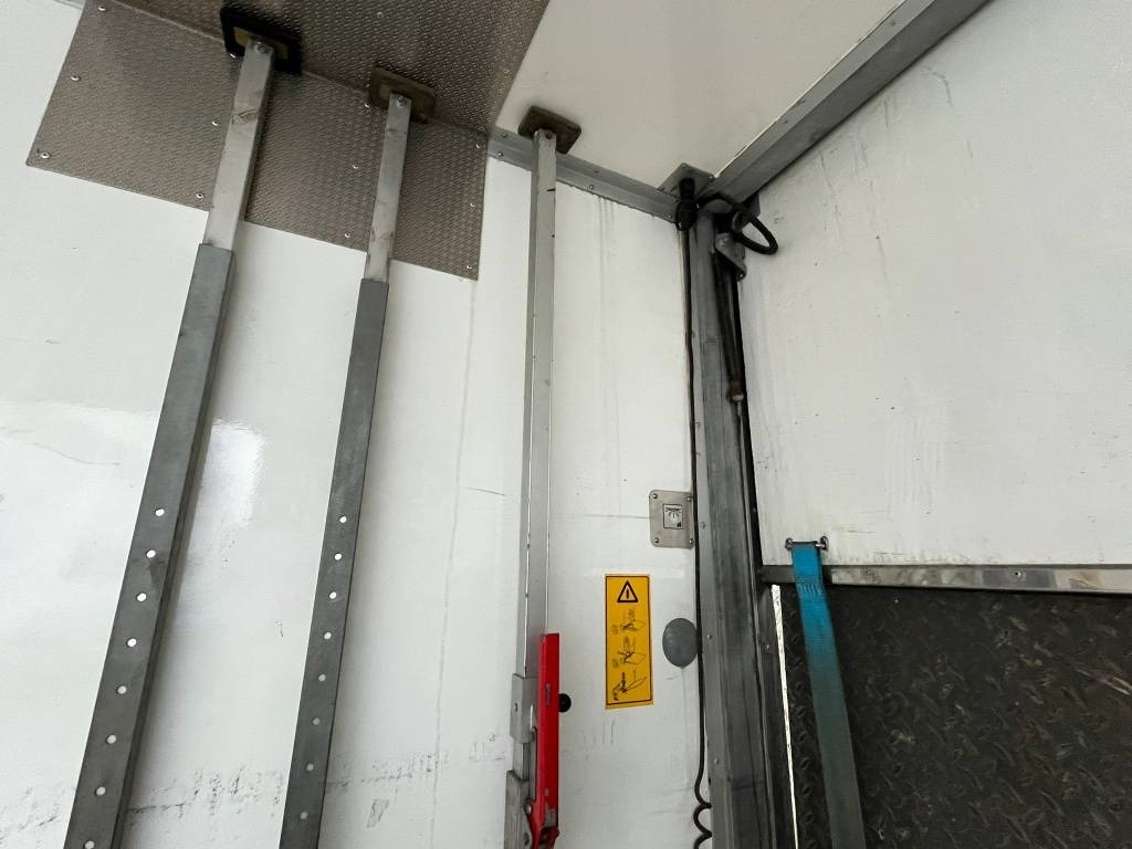 Камион сандучар Mercedes-Benz Actros 2546 6x2: слика 15 Камион сандучар Mercedes-Benz Actros 2546 6x2: слика 15