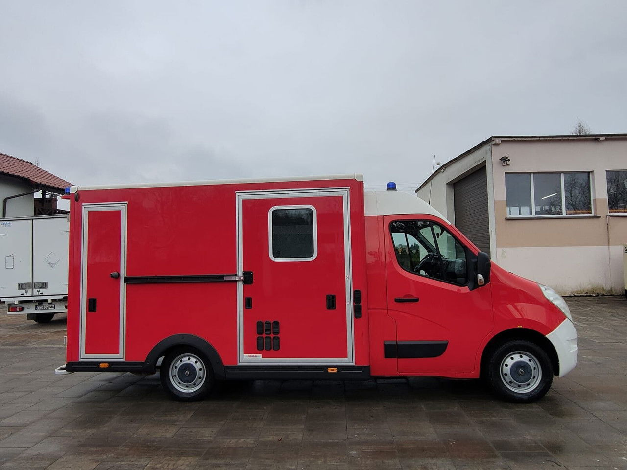 Renault Master Karetka Ambulans pogotowie kontenerowe Kamper - Амбулантно возило: слика 4 Renault Master Karetka Ambulans pogotowie kontenerowe Kamper - Амбулантно возило: слика 4